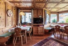Aparthotel Winklwiese - Rezeption, Bar und Stube